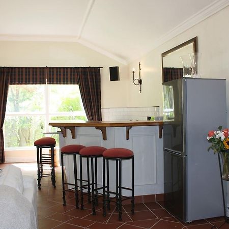 Bed and Breakfast Camelot In Constantia Kapstadt Exterior foto