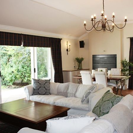 Bed and Breakfast Camelot In Constantia Kapstadt Exterior foto